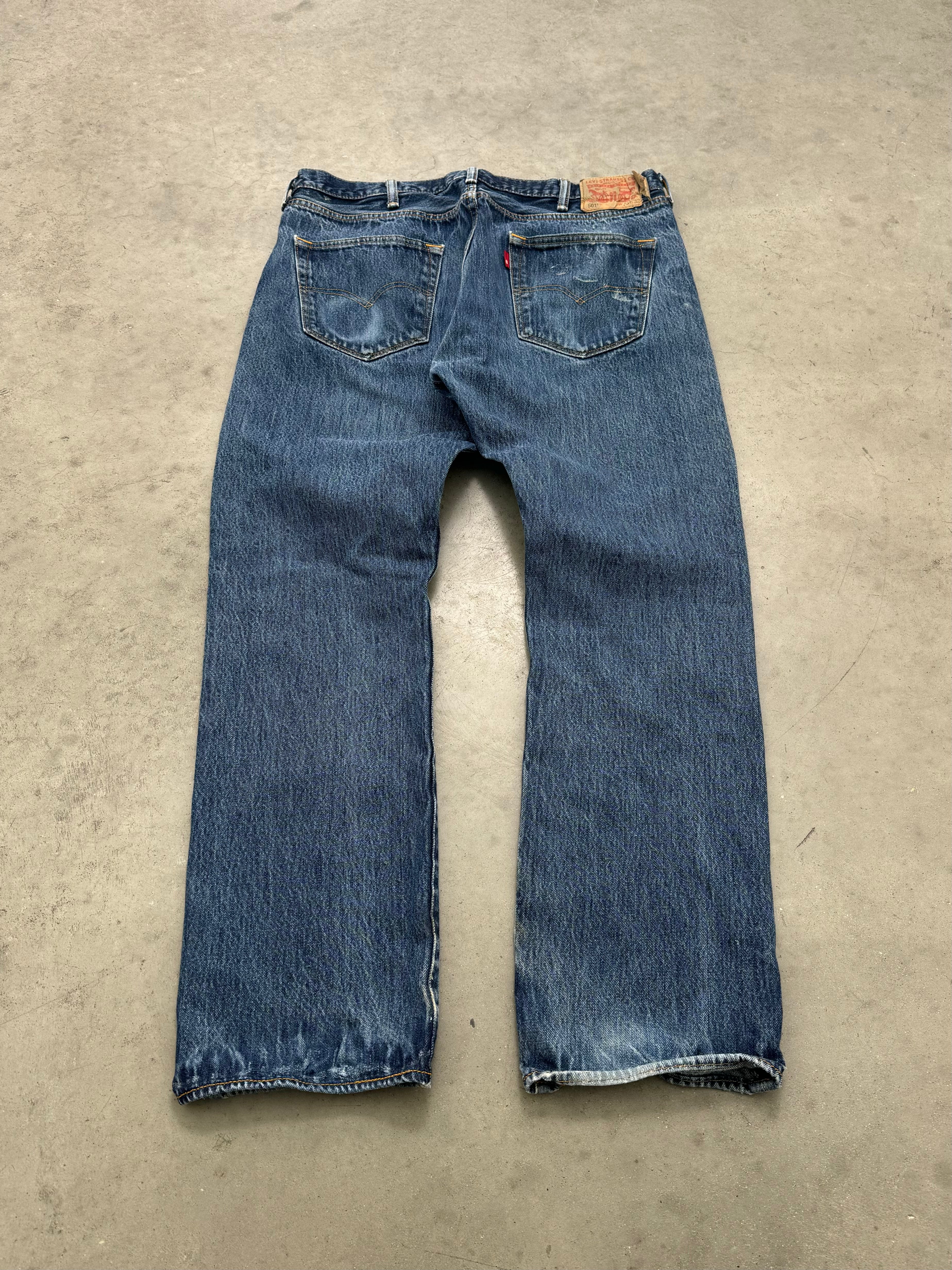 FADED INDIGO & PAINT SPLATTER LEVIS 501 - 2000S