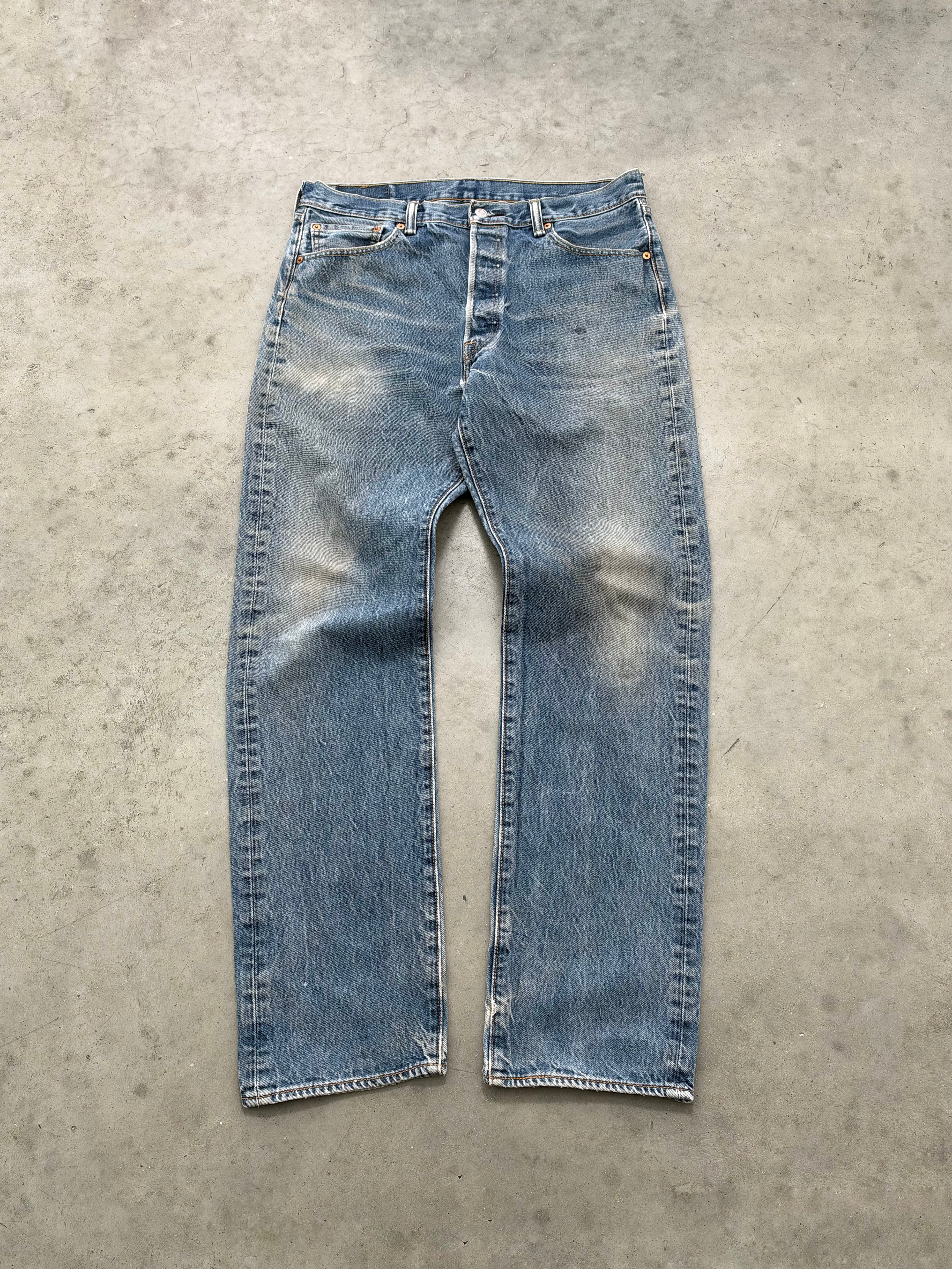FADED BLUE LEVIS 501 BUTTON FLY - 2000S