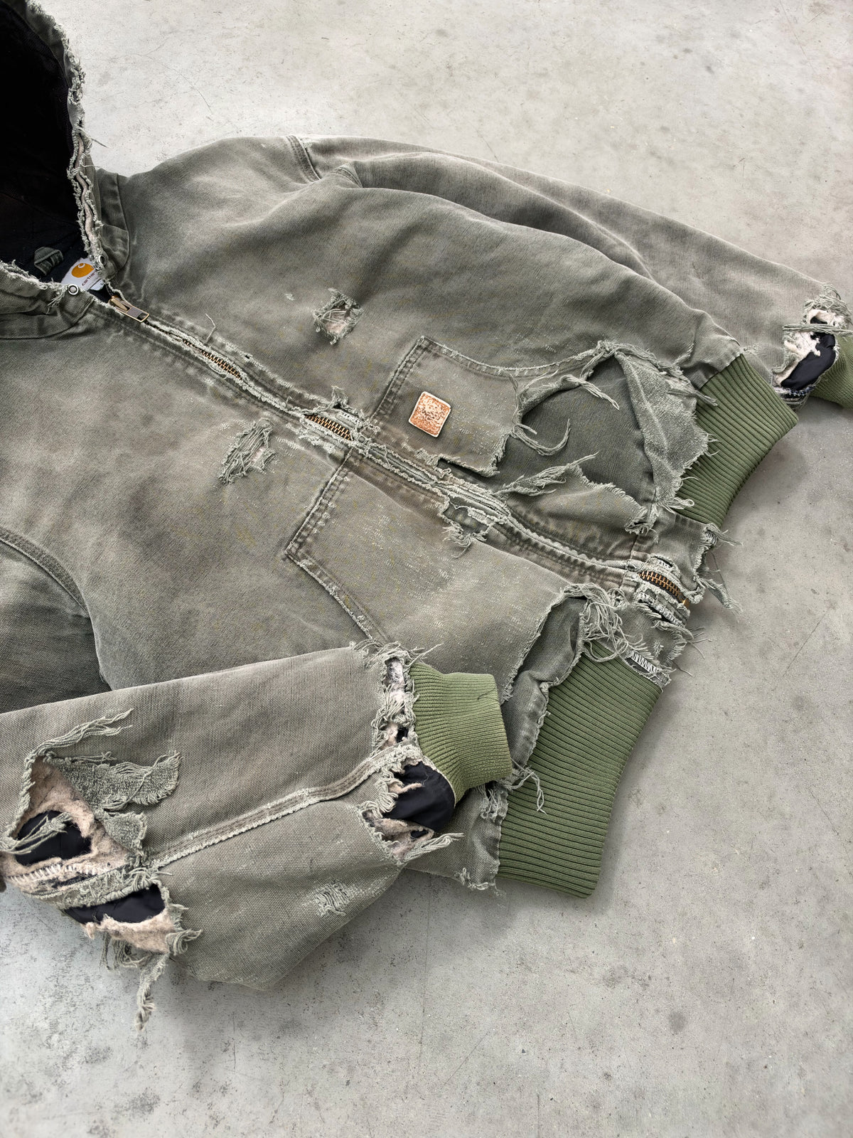DISTRESSED FADED SAGE GREEN CARHARTT ACTIVE JACKET - 1990S