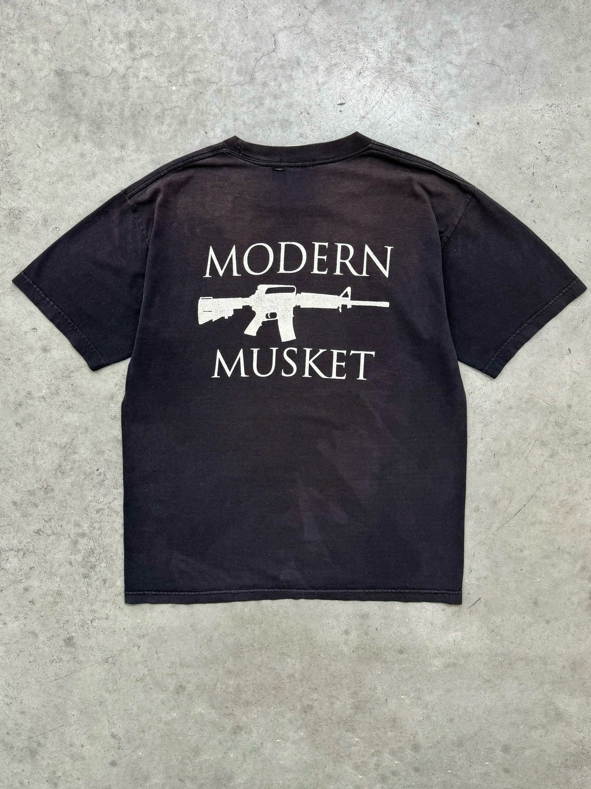 SUN FADED BLACK "MODERN MUSKET" TEE - 1990S