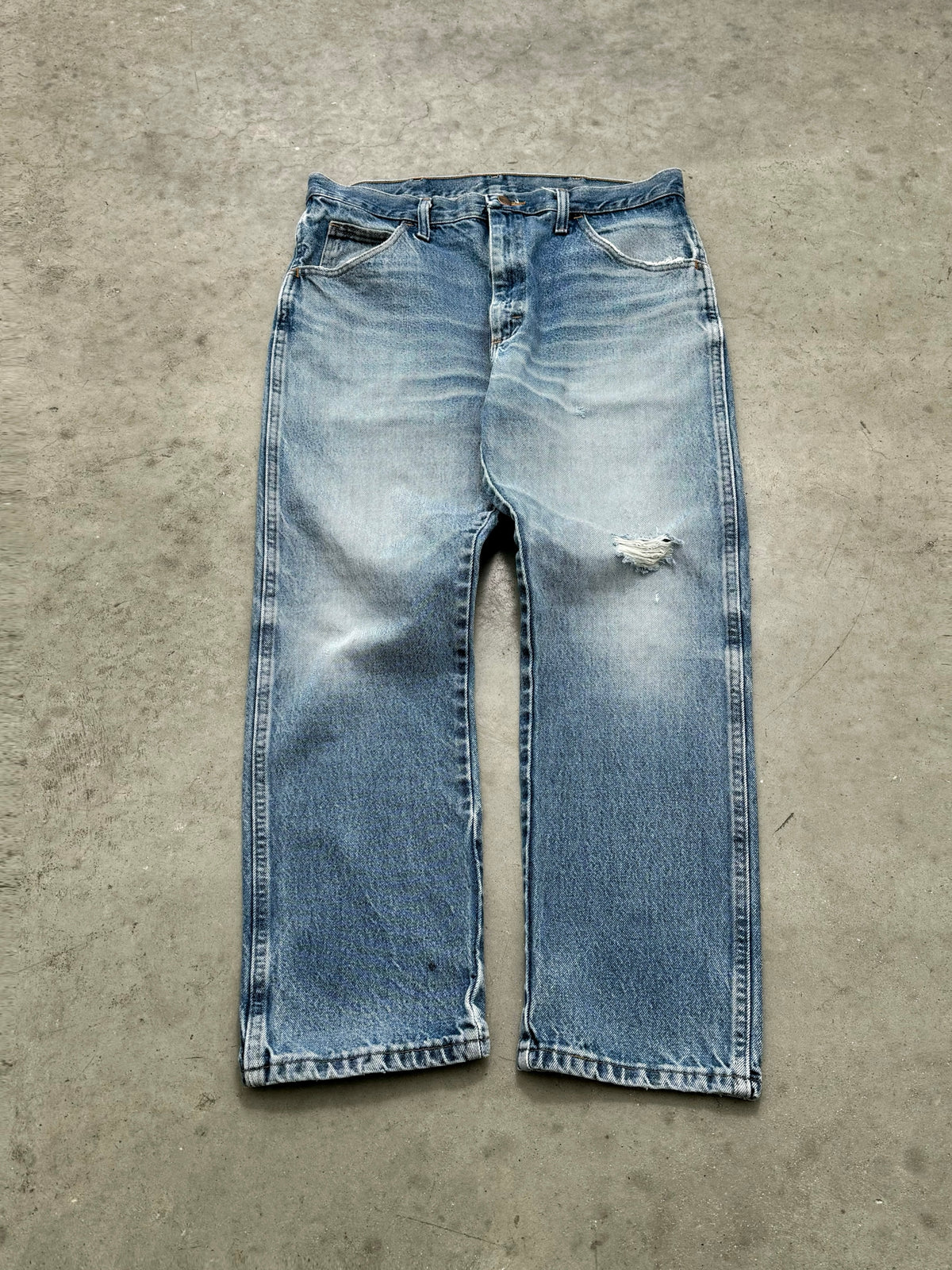 FADED BLUE & DISTRESSED STRAIGHT LEG JEANS - 2000S
