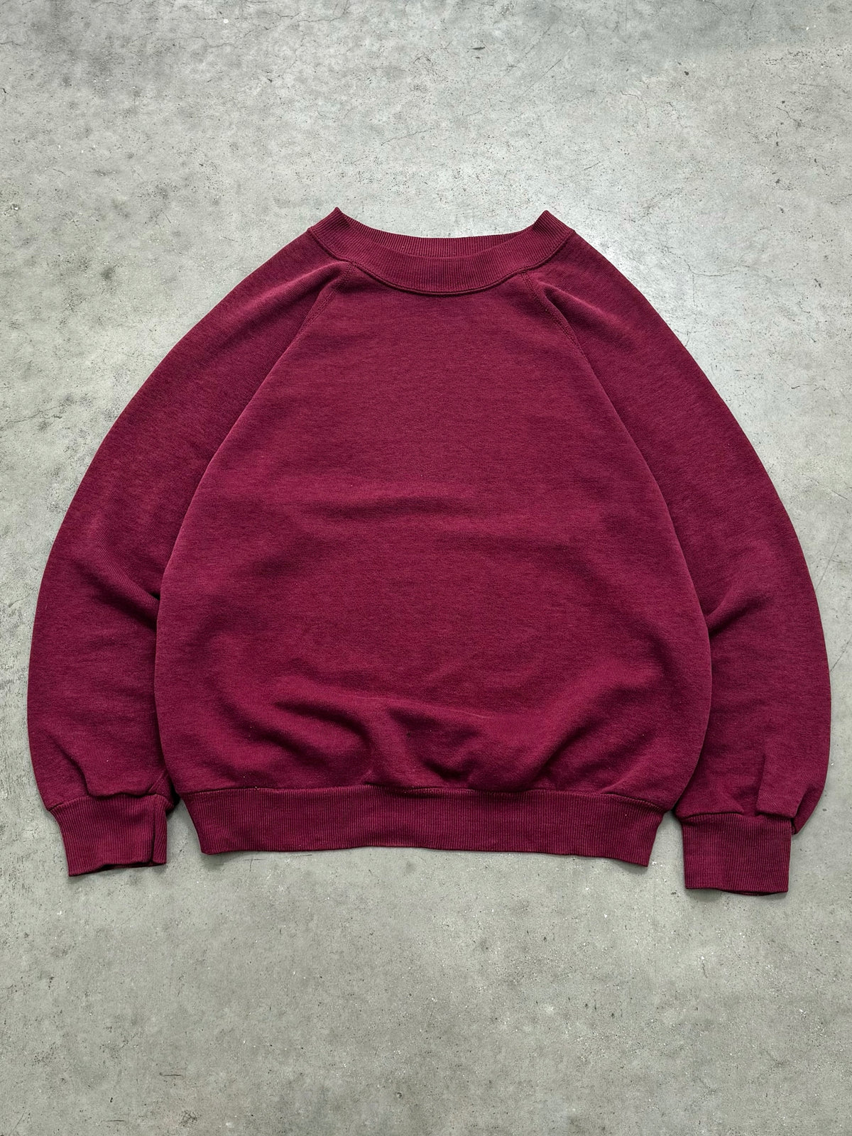 FADED MAROON RAGLAN SLEEVE CREWNECK - 1980S