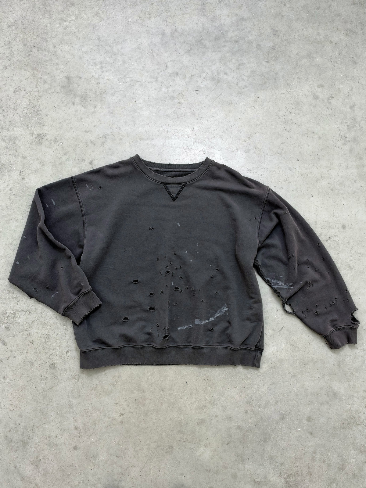 1/1 SAMPLE "WATCH-PEEKER" CREWNECK - FADED BLACK