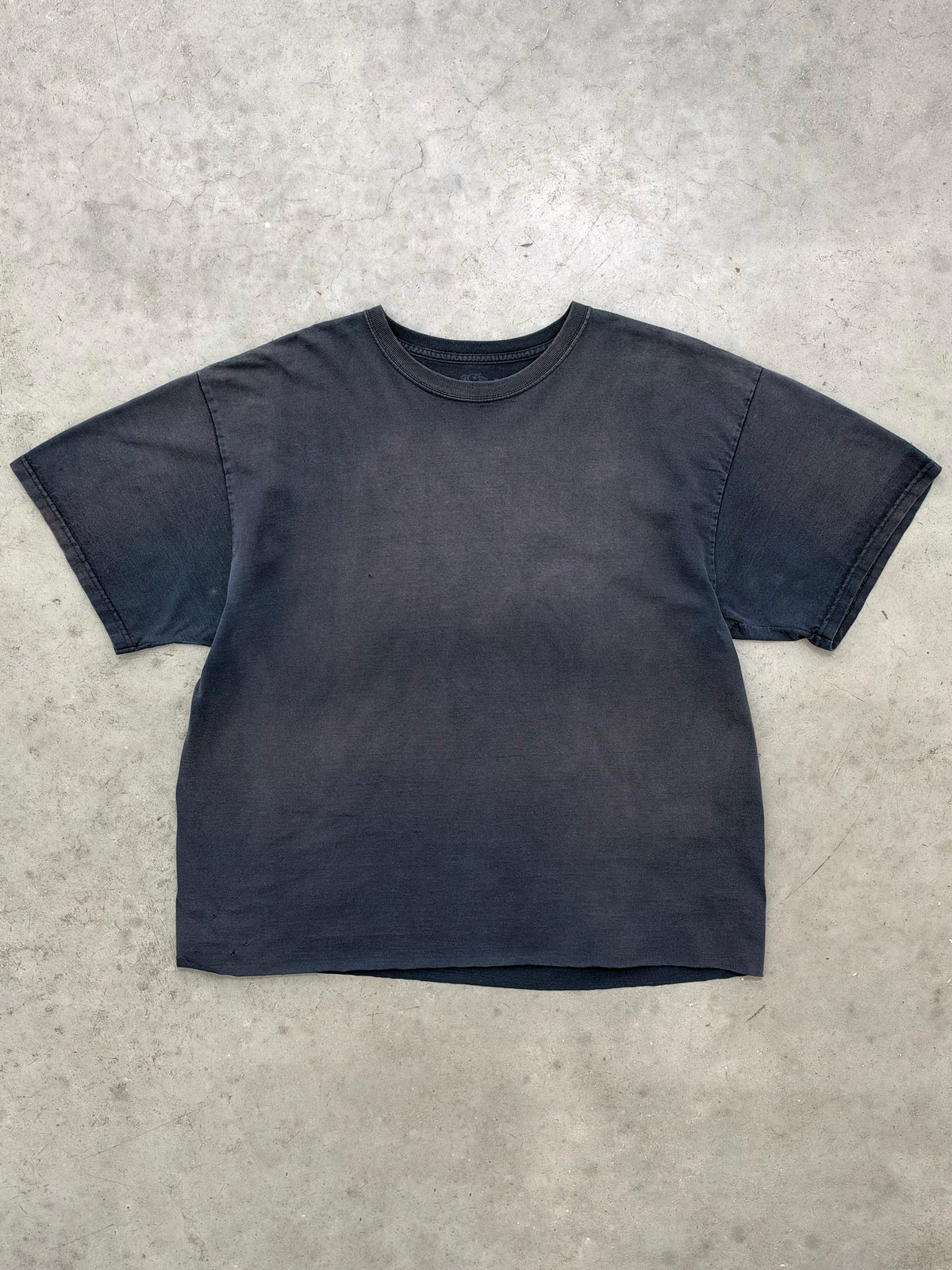 SUN FADED BLACK CROPPED TEE - 2000S