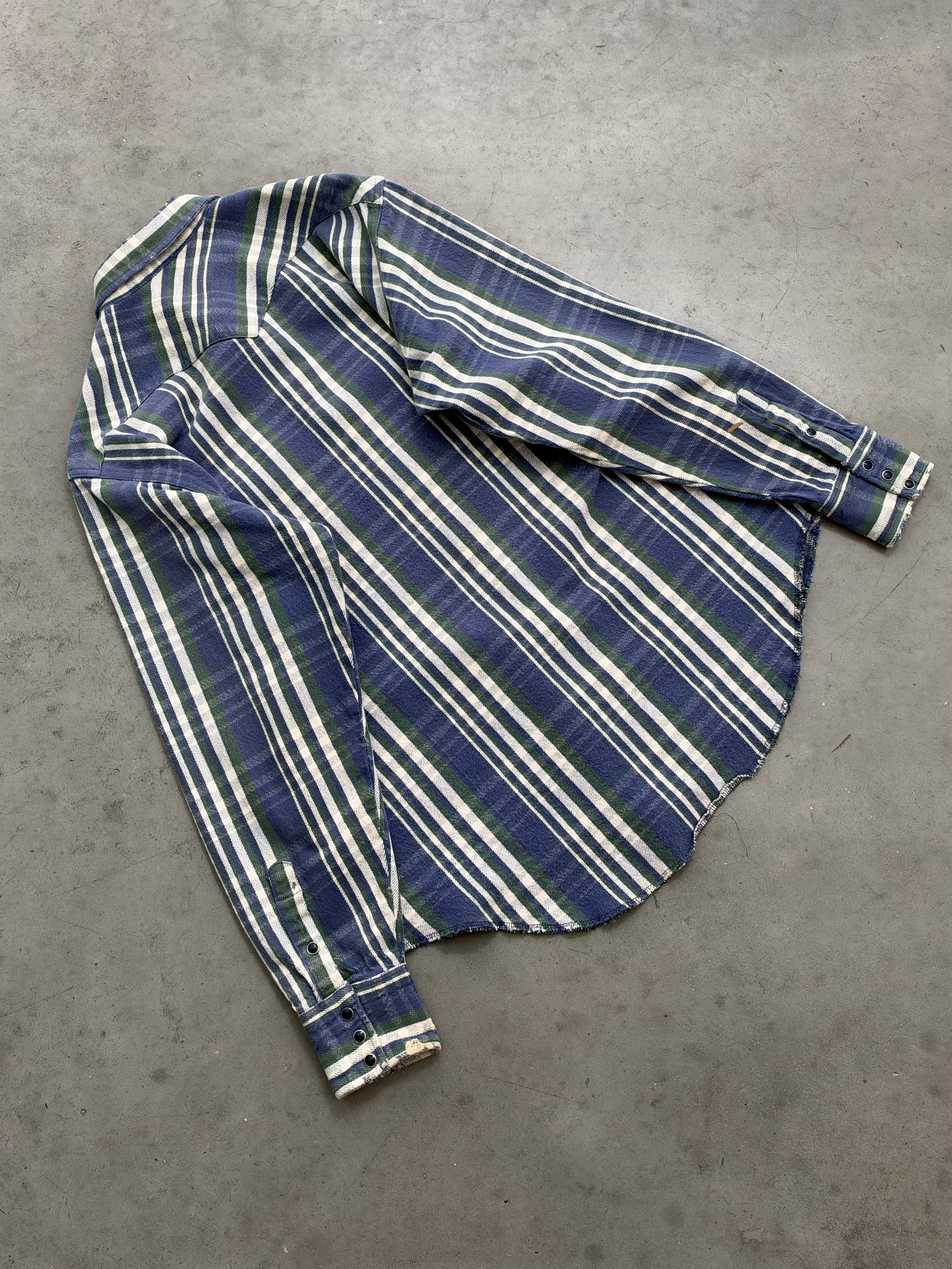 FADED BLUE PLAID SNAP BUTTON FLANNEL SHIRT - 1980S