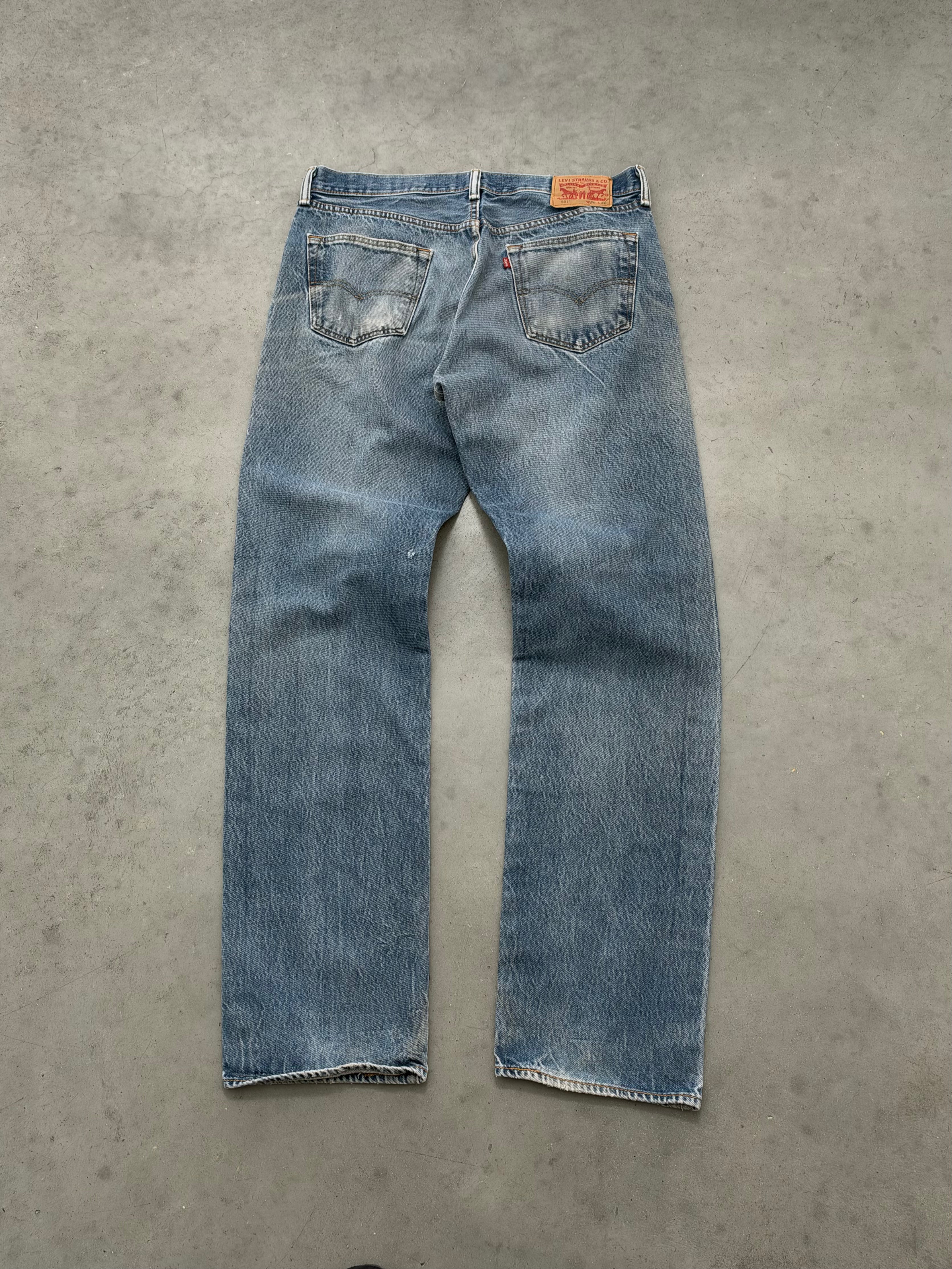 FADED BLUE LEVIS 501 BUTTON FLY - 2000S