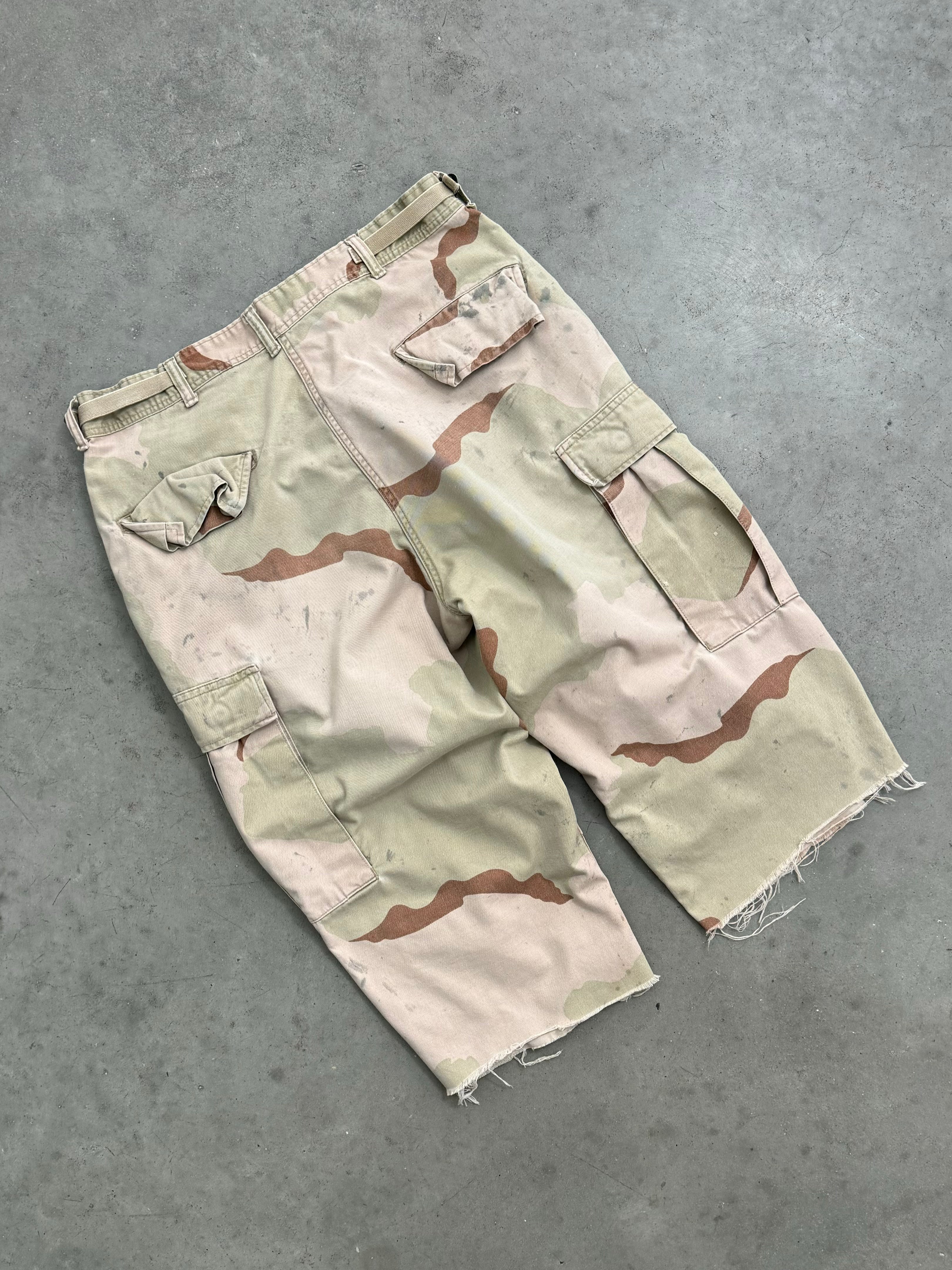 DISTRESSED FADED DESERT CAMO ARMY SHORTS - 1990S