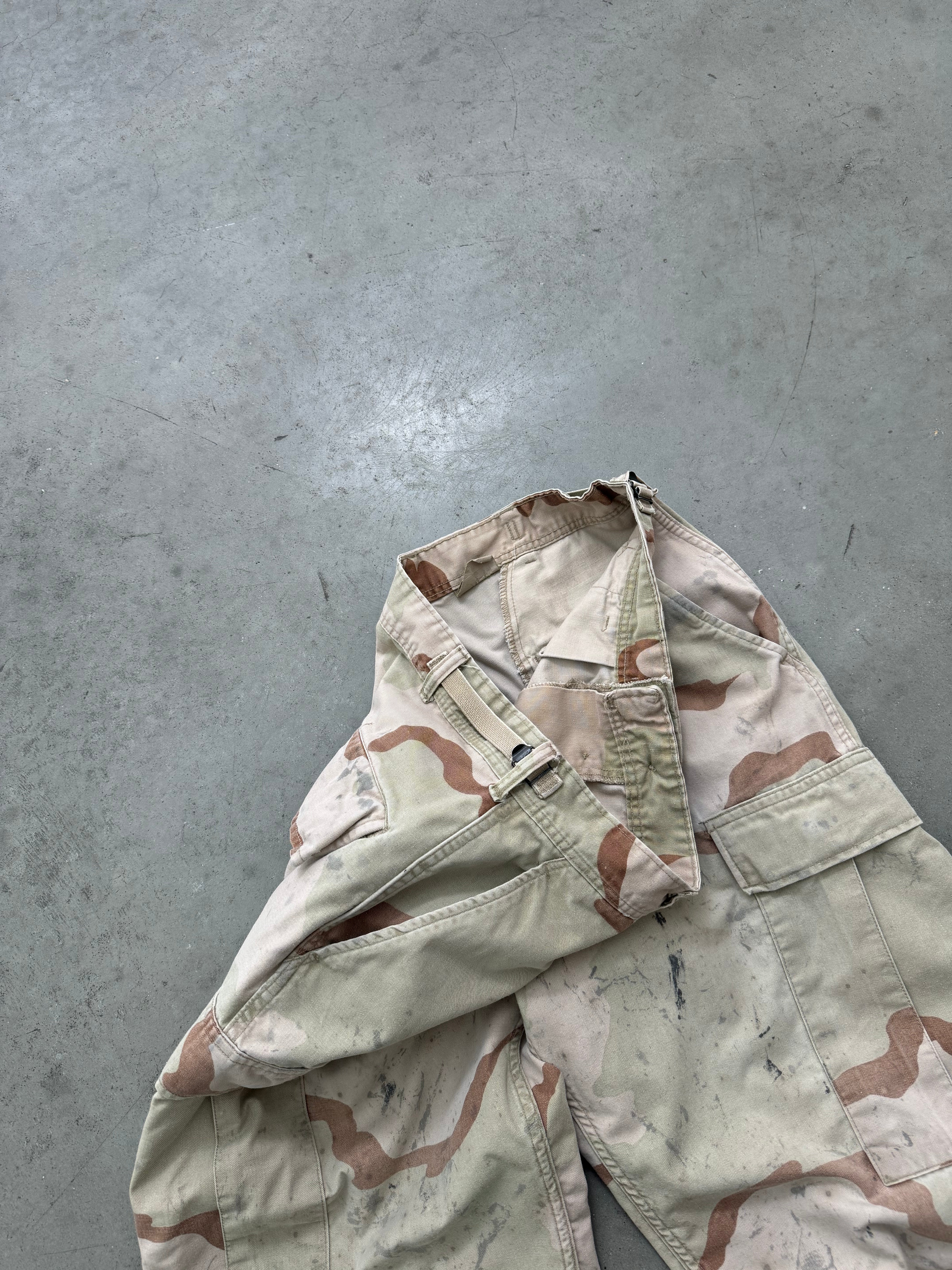 DISTRESSED FADED DESERT CAMO ARMY SHORTS - 1990S