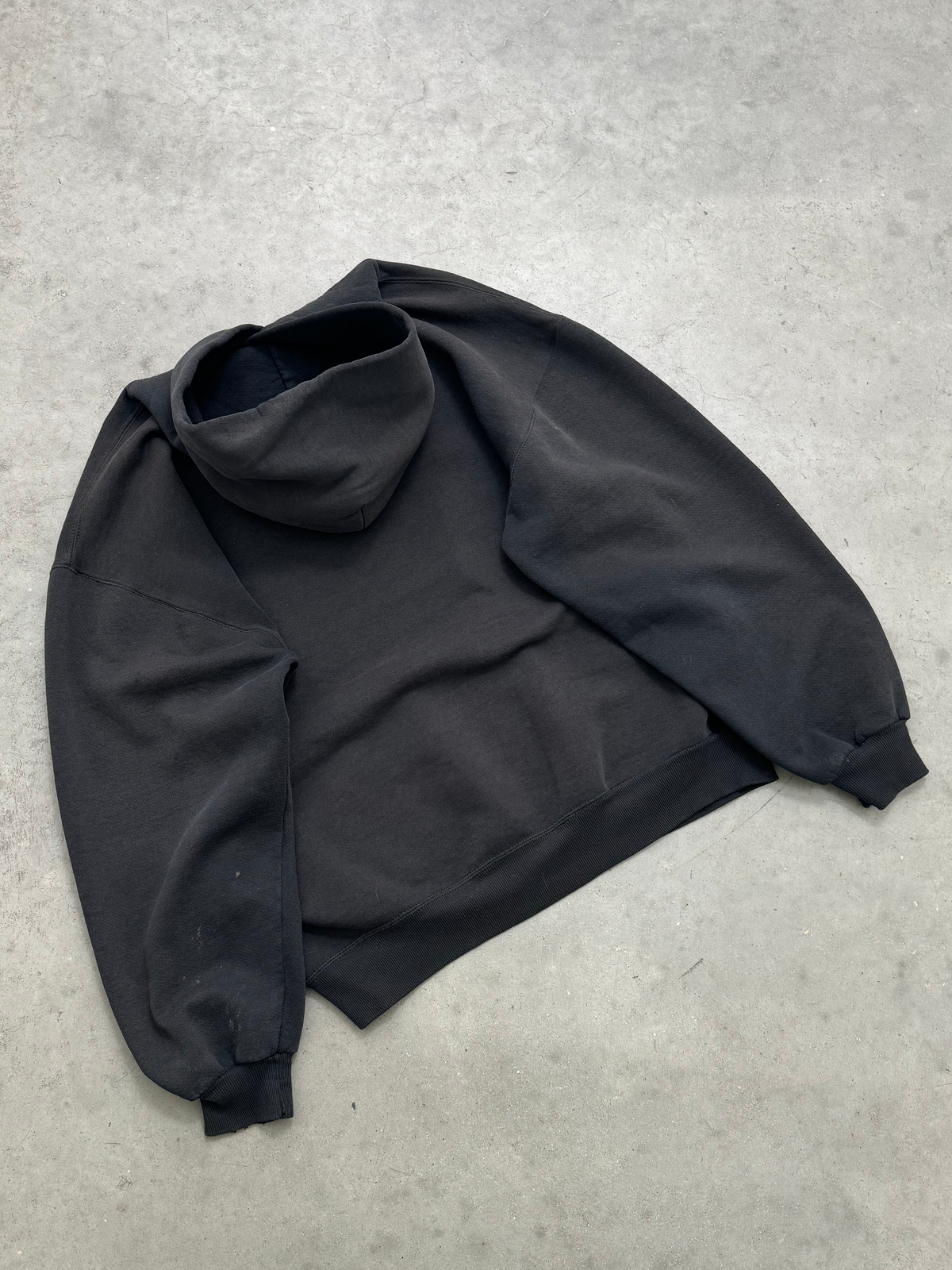 SUN FADED BLACK RUSSELL HOODIE - 1990S